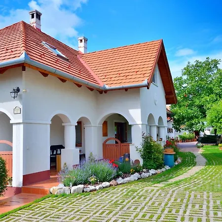 Levendula Villa Lovas